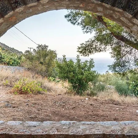 Three-bedroom In Olympies Mani Διαμέρισμα