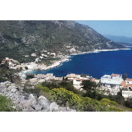 Three-bedroom In Olympies Mani Διαμέρισμα Olimbiaí