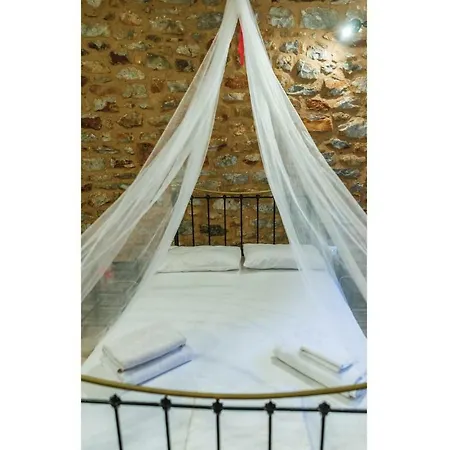 Three-bedroom In Olympies Mani Διαμέρισμα *